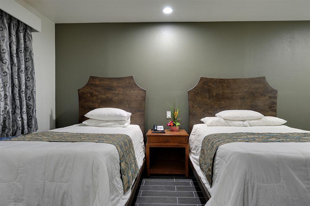 Romantic Inn & Suites Dallas Bagian luar foto