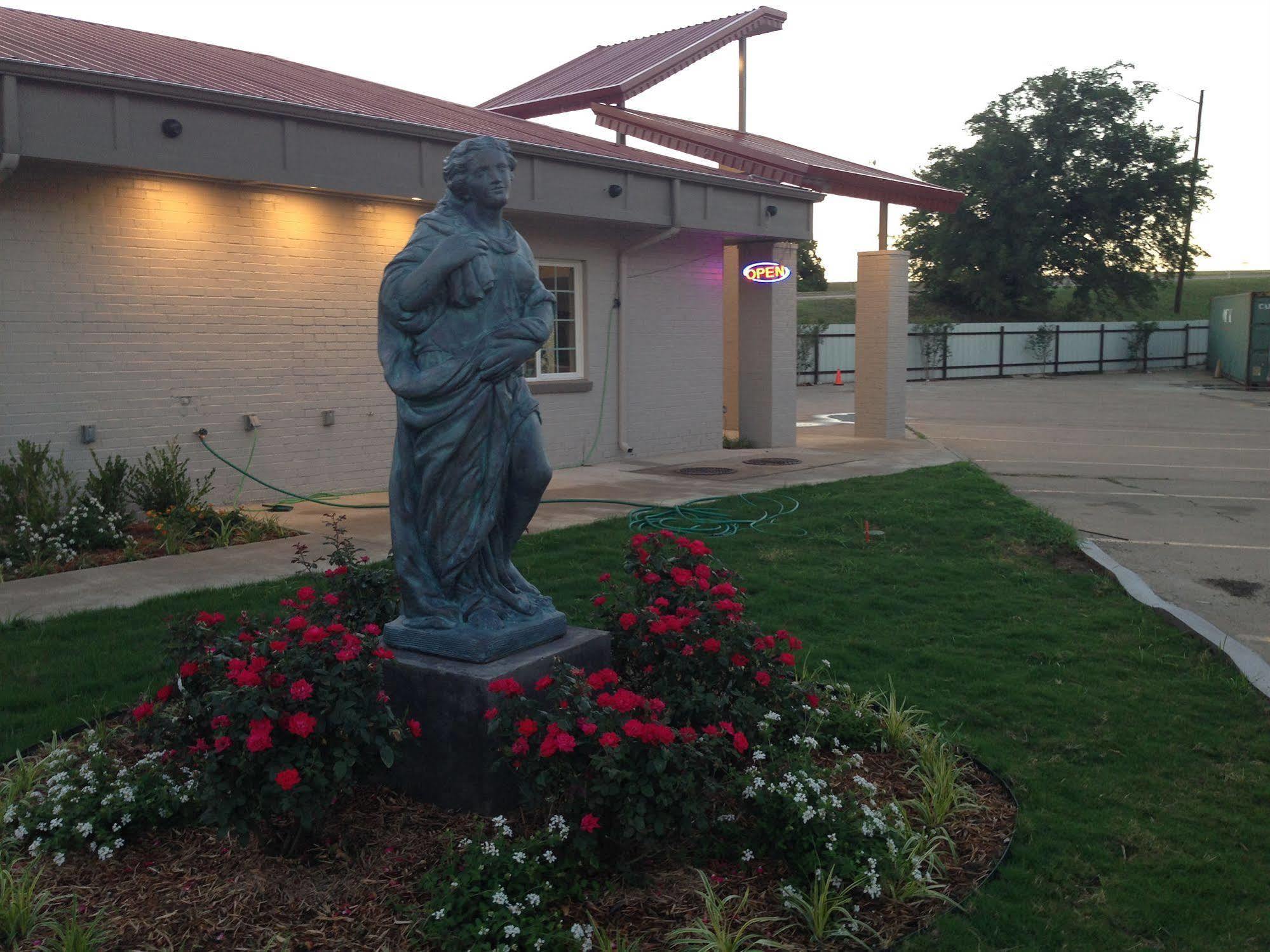 Romantic Inn & Suites Dallas Bagian luar foto