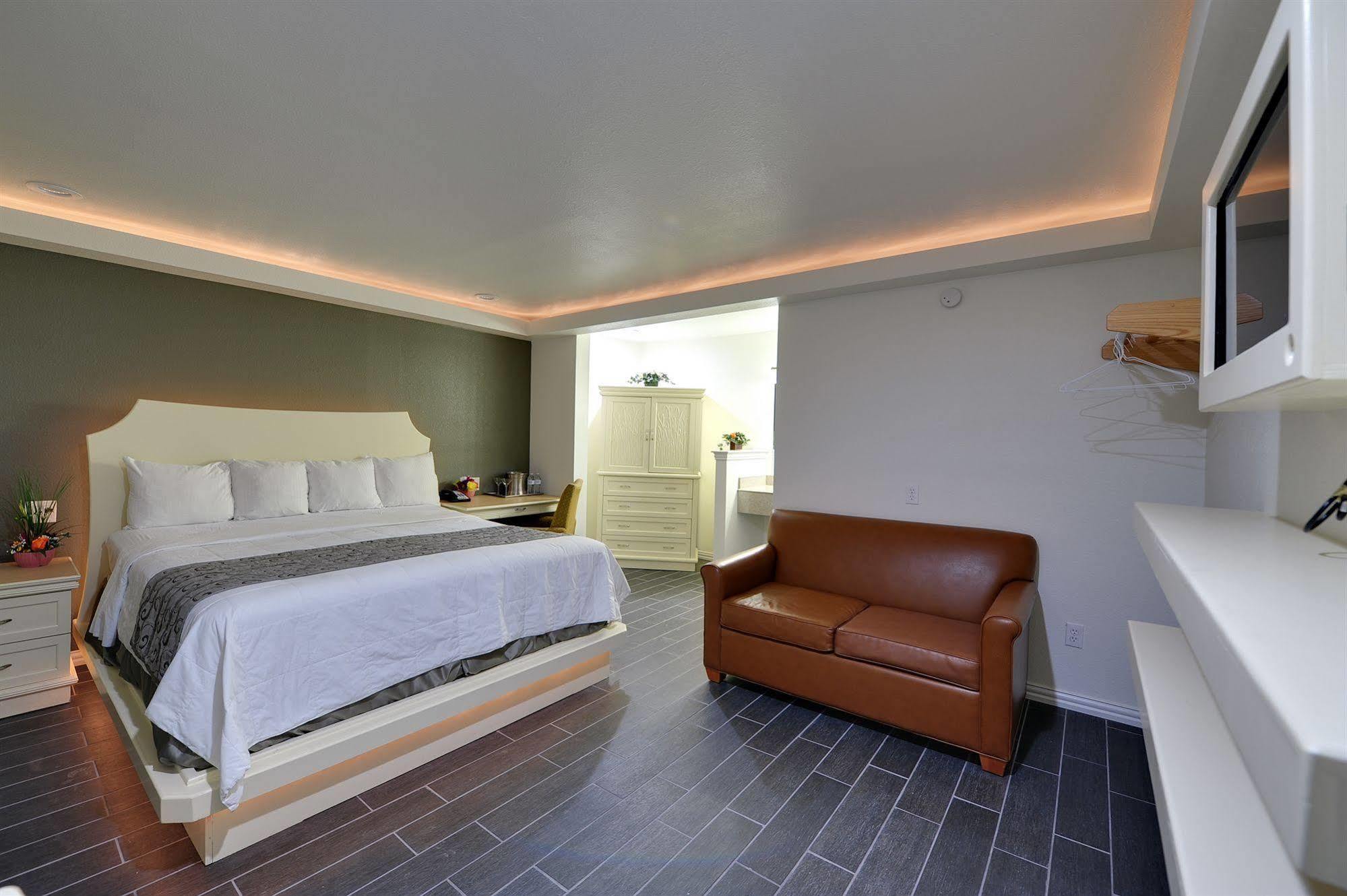 Romantic Inn & Suites Dallas Bagian luar foto