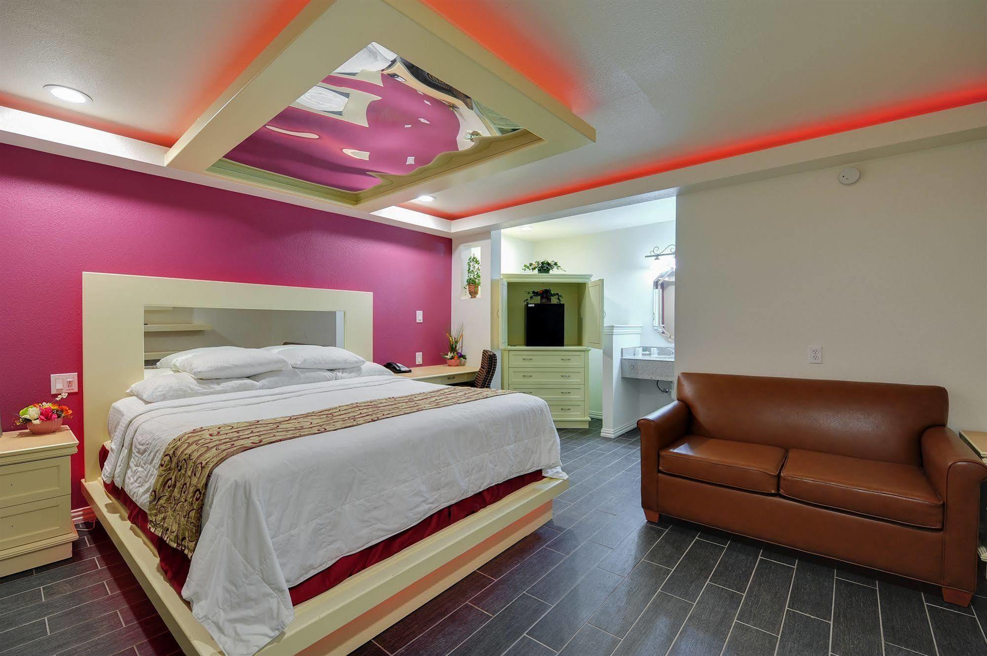 Romantic Inn & Suites Dallas Bagian luar foto