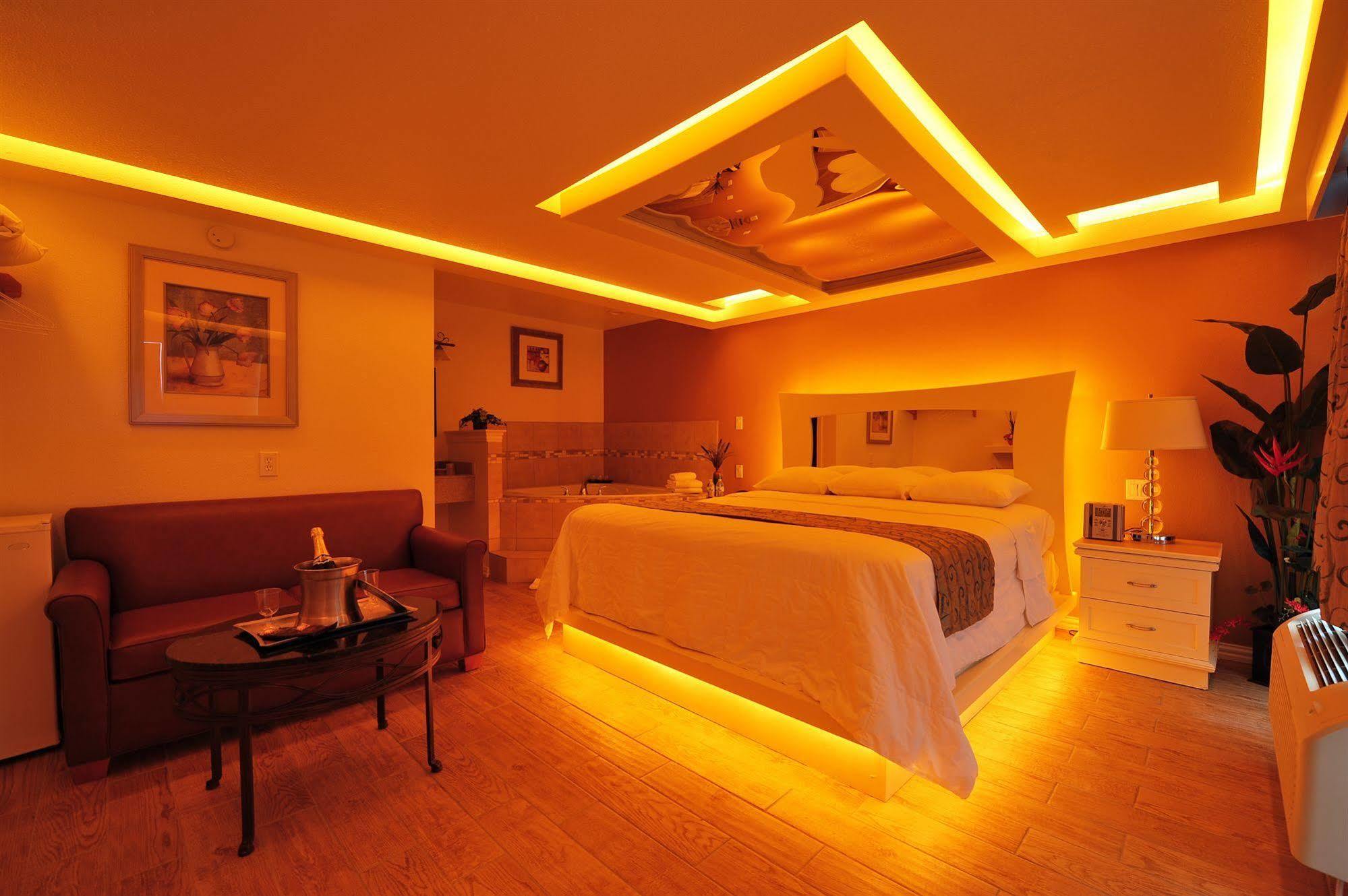 Romantic Inn & Suites Dallas Bagian luar foto