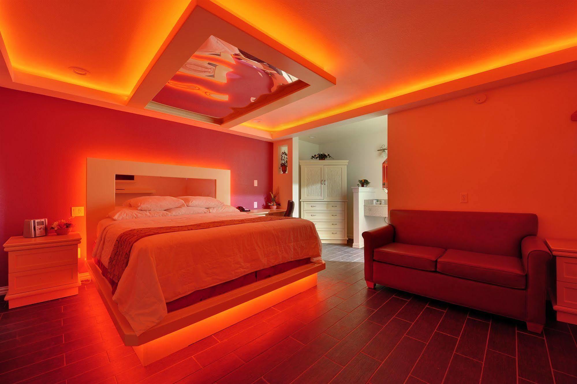 Romantic Inn & Suites Dallas Bagian luar foto