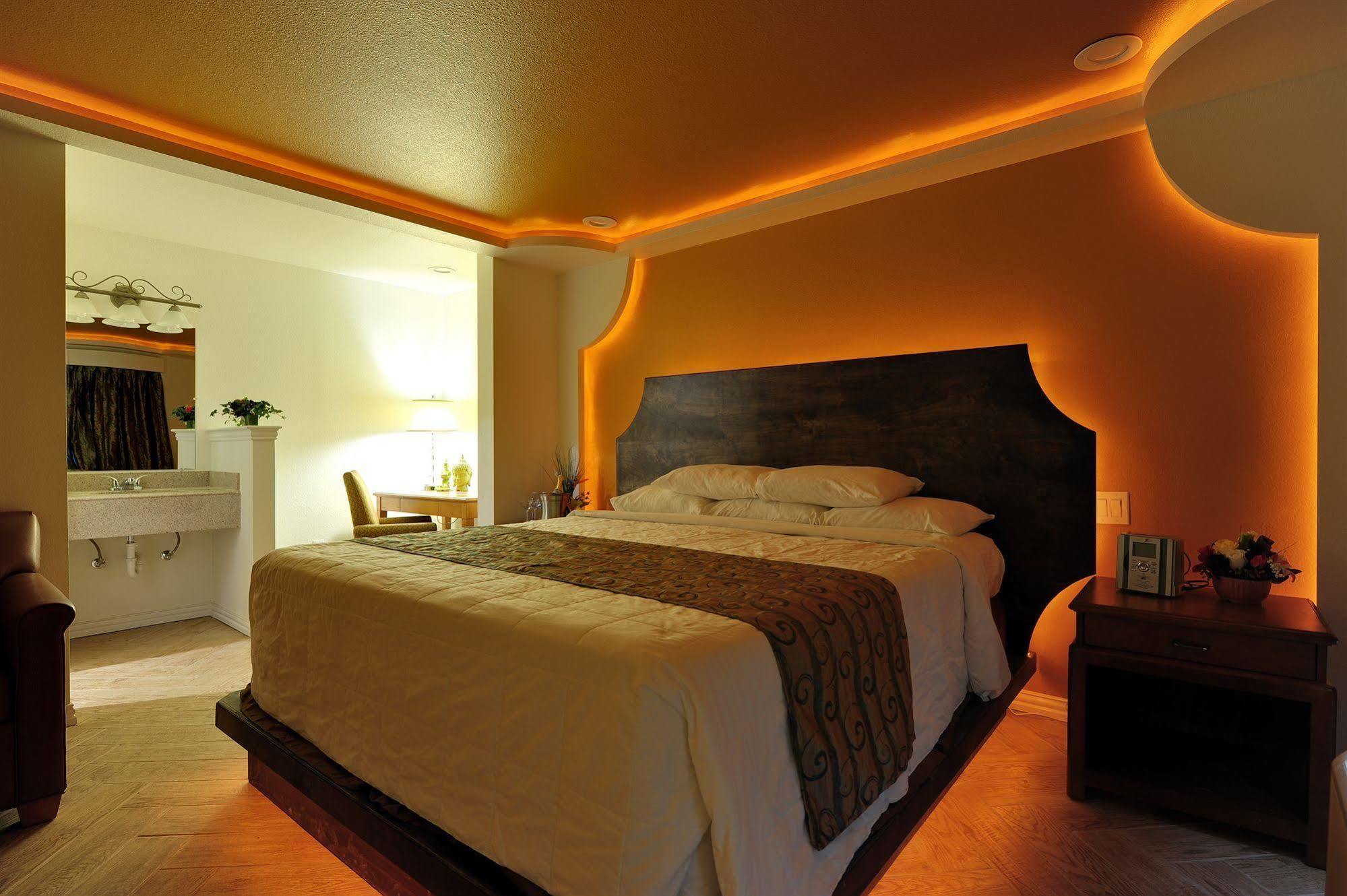 Romantic Inn & Suites Dallas Bagian luar foto