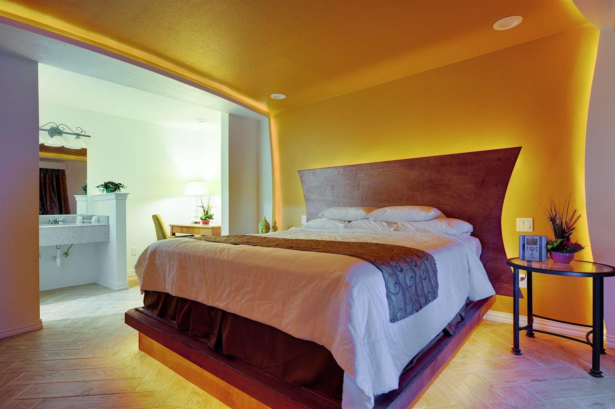 Romantic Inn & Suites Dallas Bagian luar foto