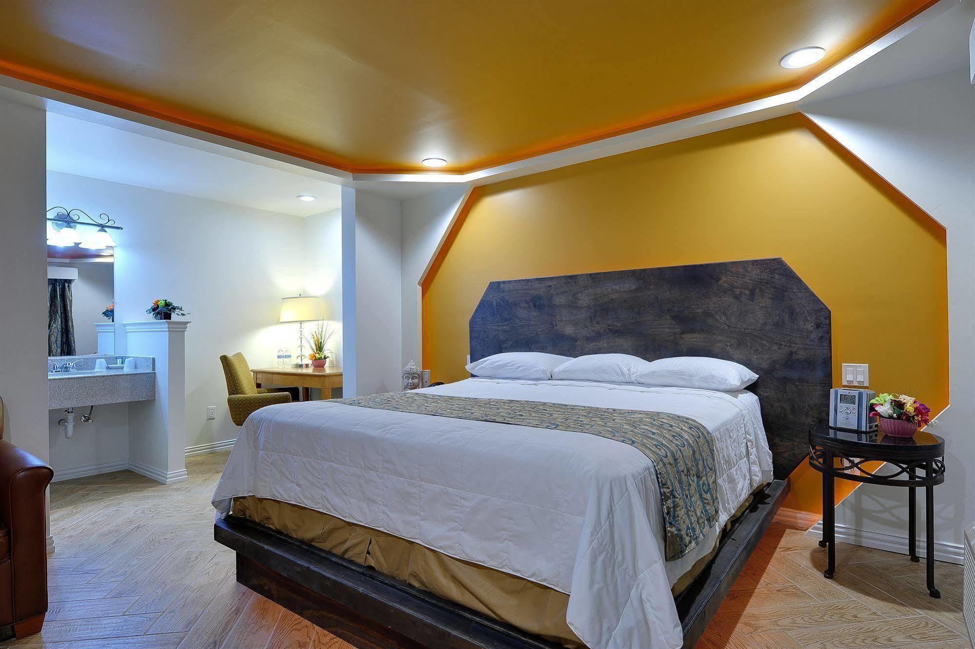 Romantic Inn & Suites Dallas Bagian luar foto