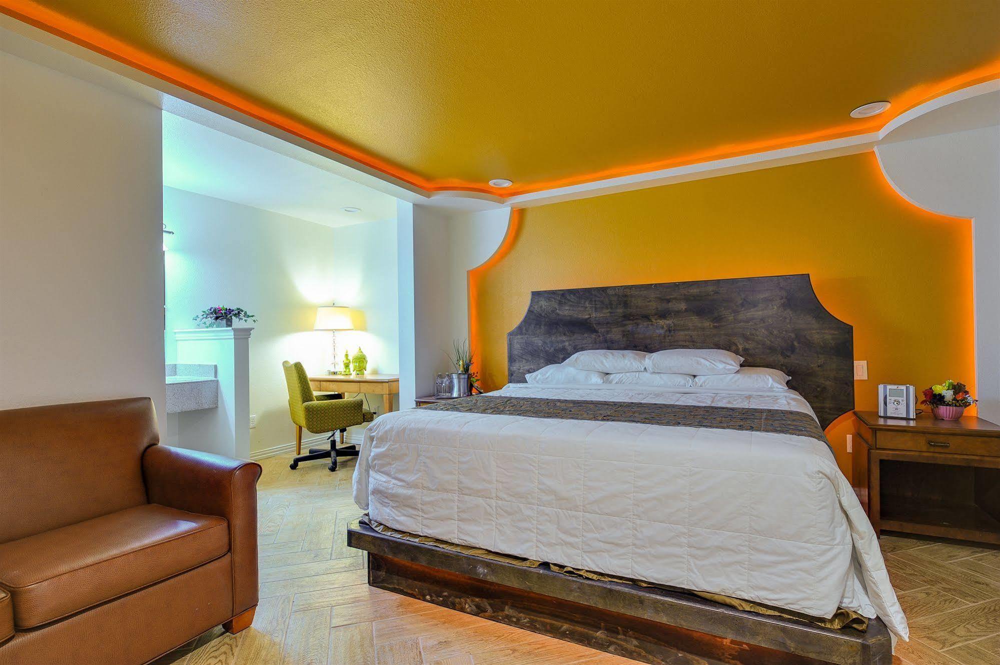Romantic Inn & Suites Dallas Bagian luar foto