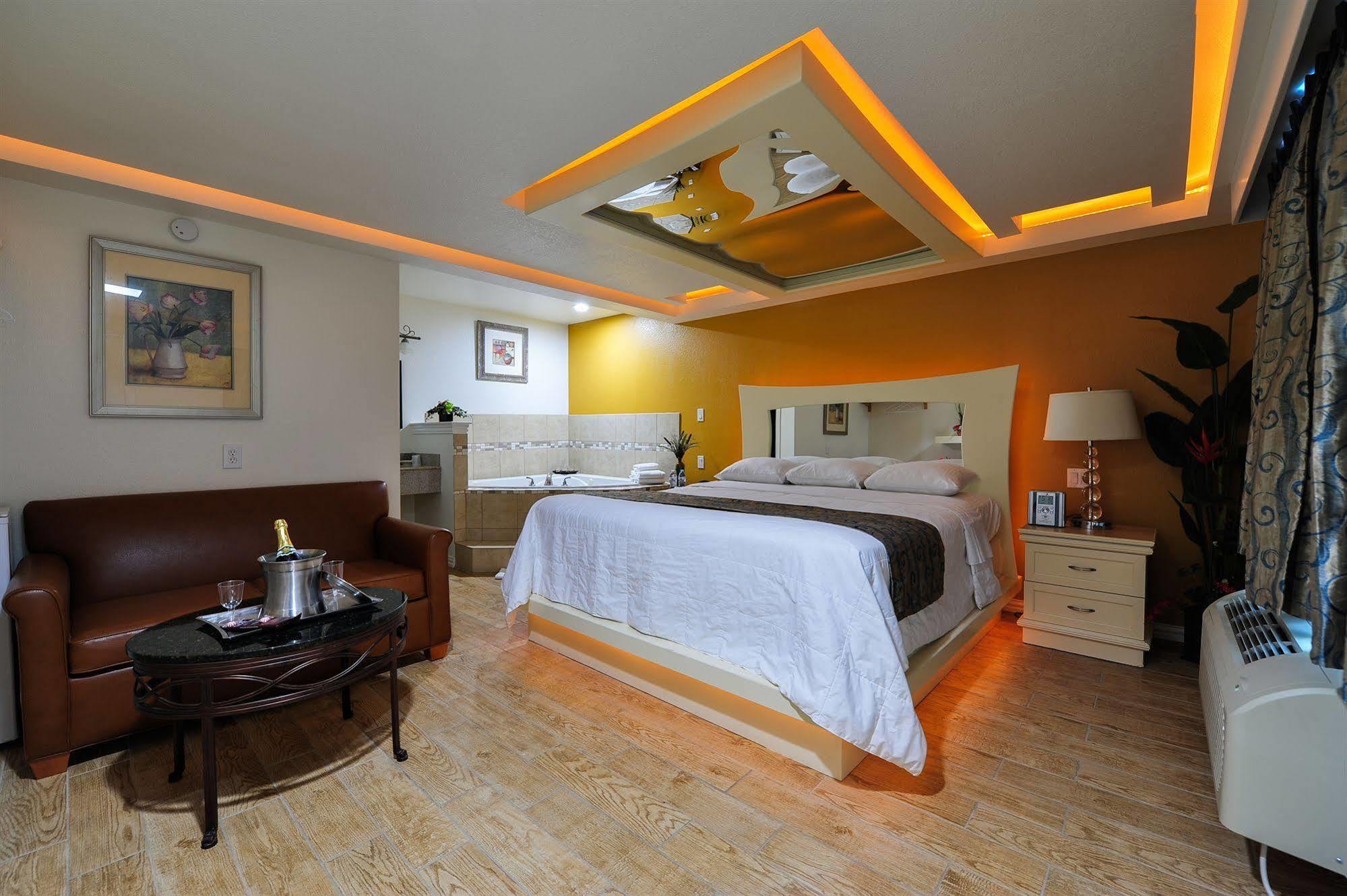 Romantic Inn & Suites Dallas Bagian luar foto