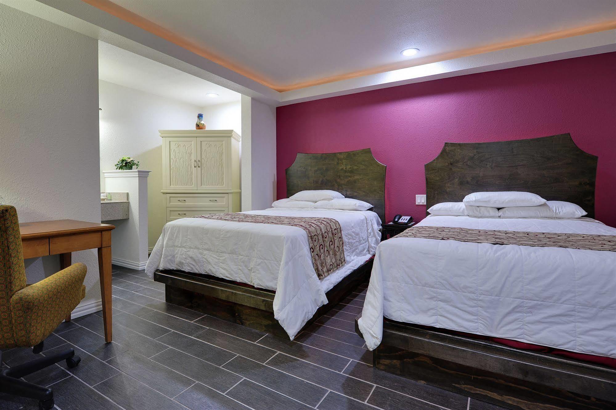 Romantic Inn & Suites Dallas Bagian luar foto