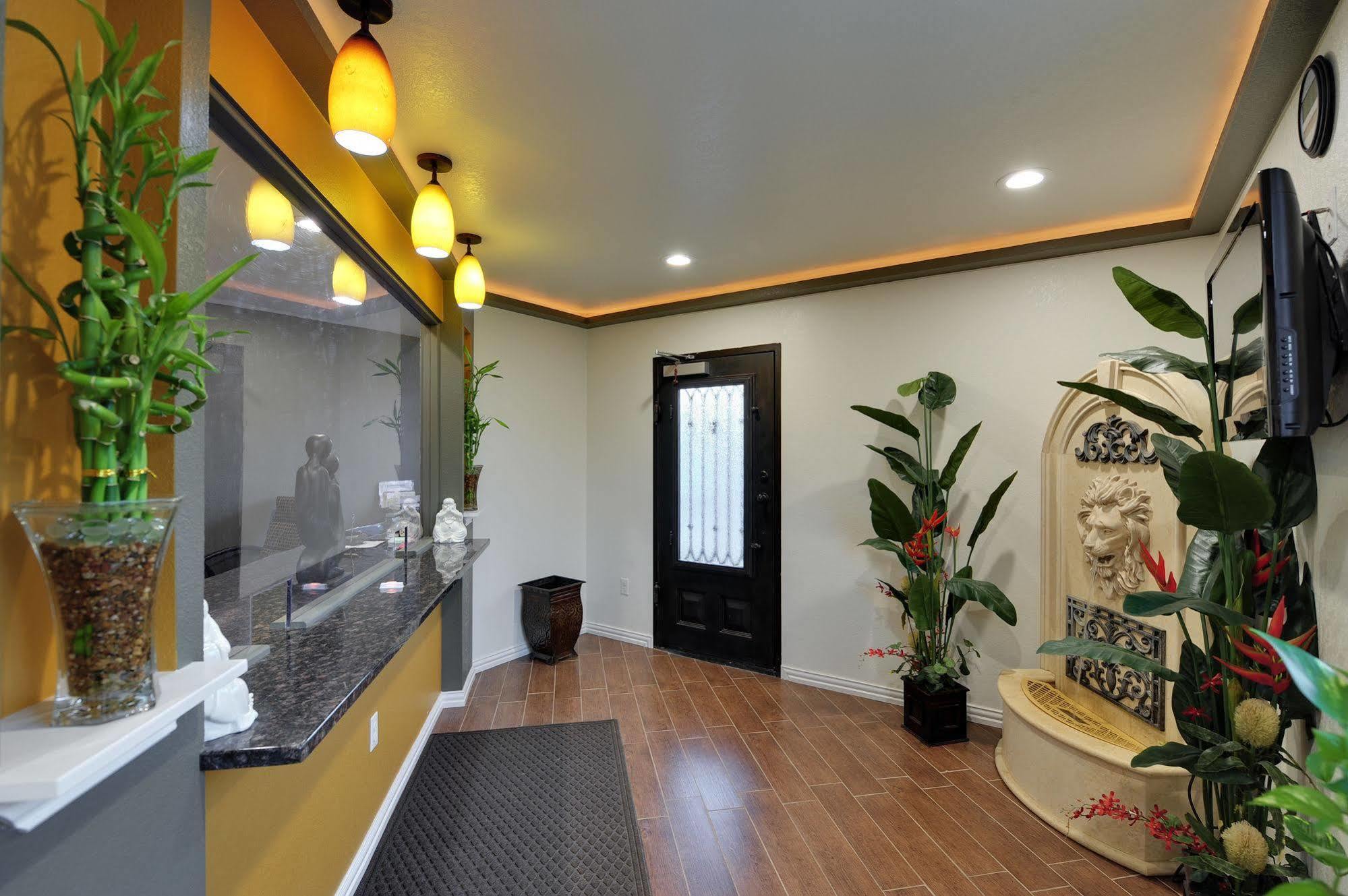 Romantic Inn & Suites Dallas Bagian luar foto