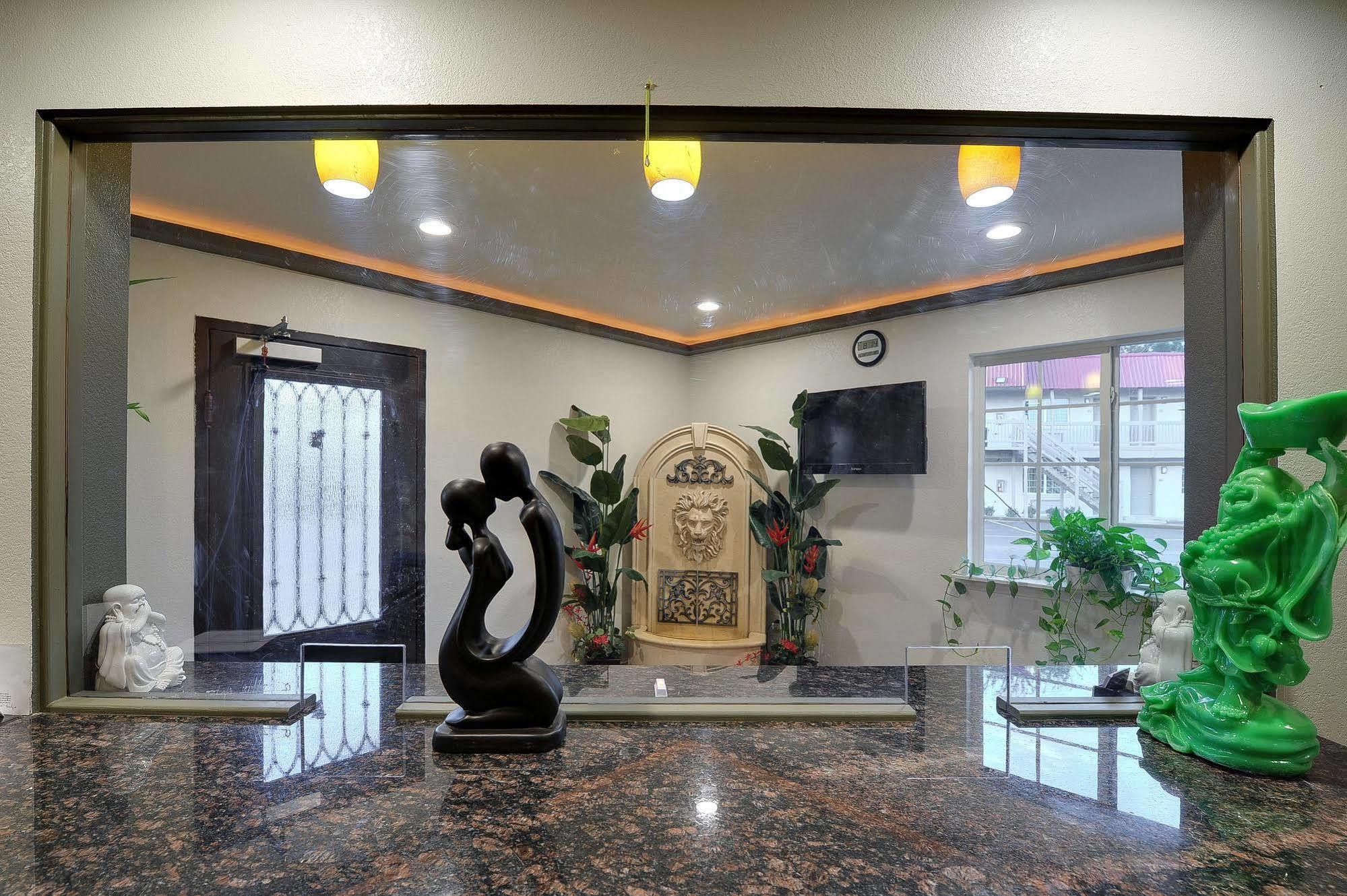 Romantic Inn & Suites Dallas Bagian luar foto