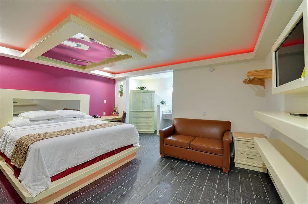 Romantic Inn & Suites Dallas Bagian luar foto
